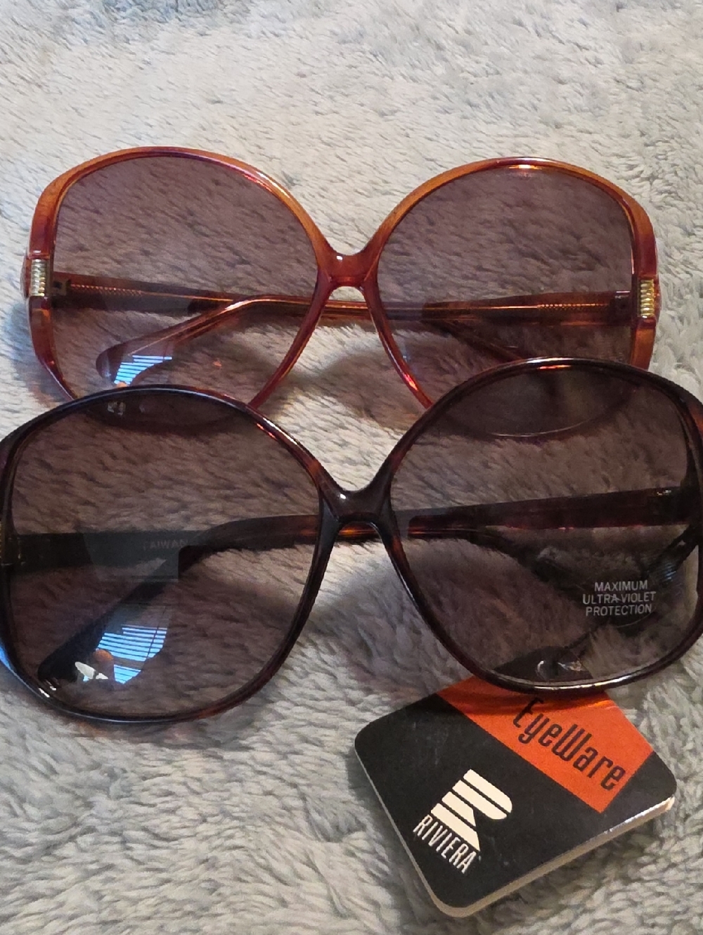 RIVIERA FASHION SUNGLASSES 2.5", ONE BLACKISH AND ONE BROWN NEW